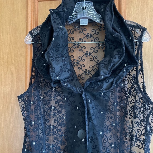 Damee Inc Tops - Damee Inc sleeveless top with wire collar